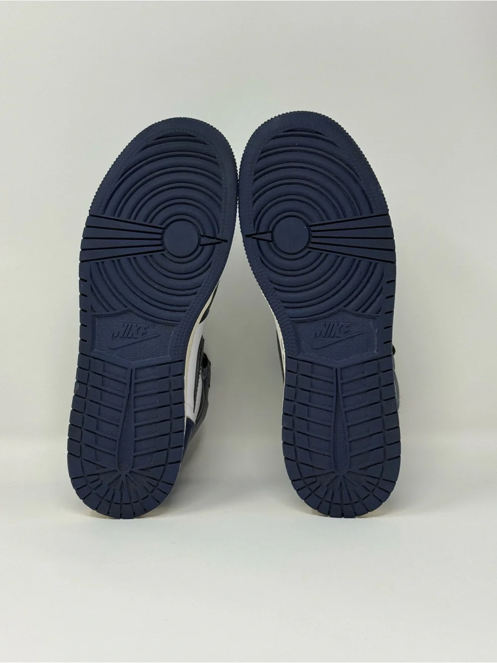 Size 5.5Y- Air Jordan 1 Retro High OG GS 